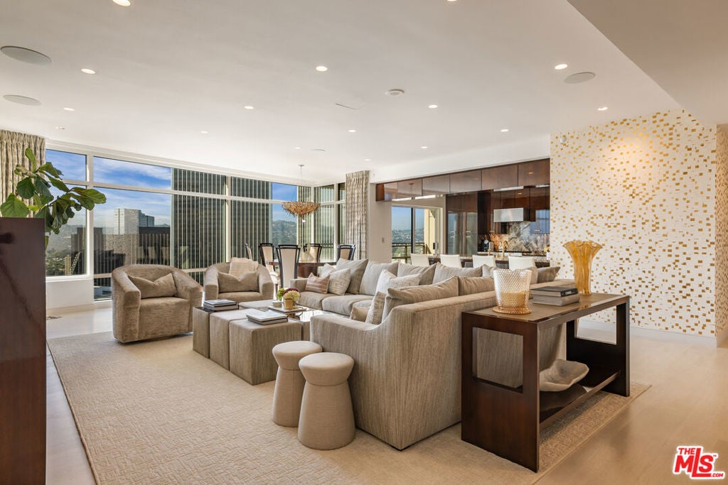 Photo of Listing #24399421