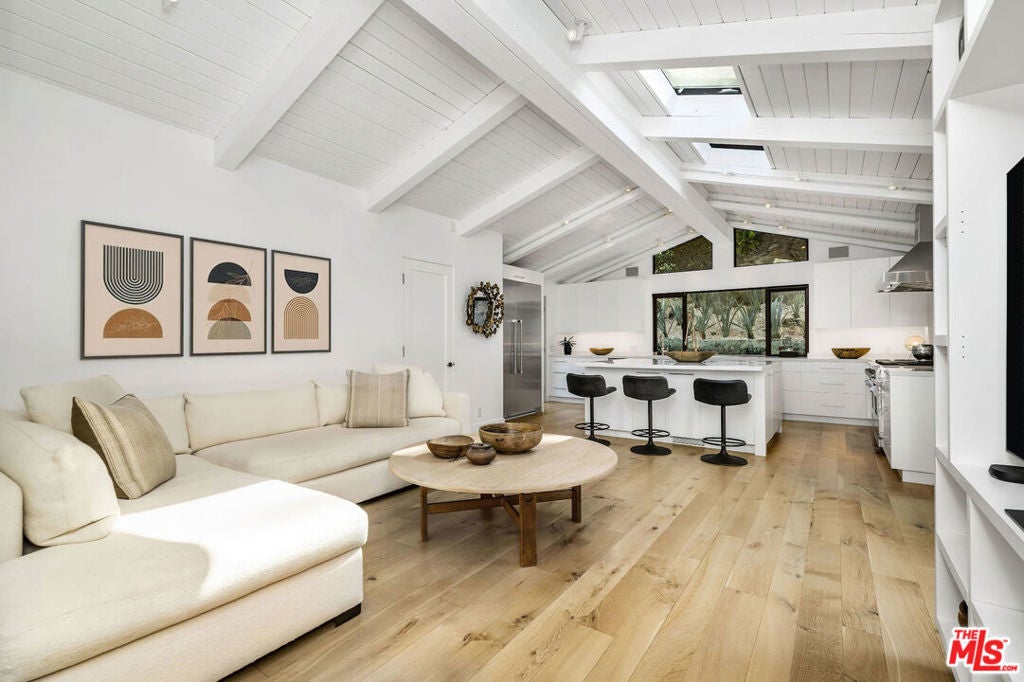 Photo of Listing #24405317