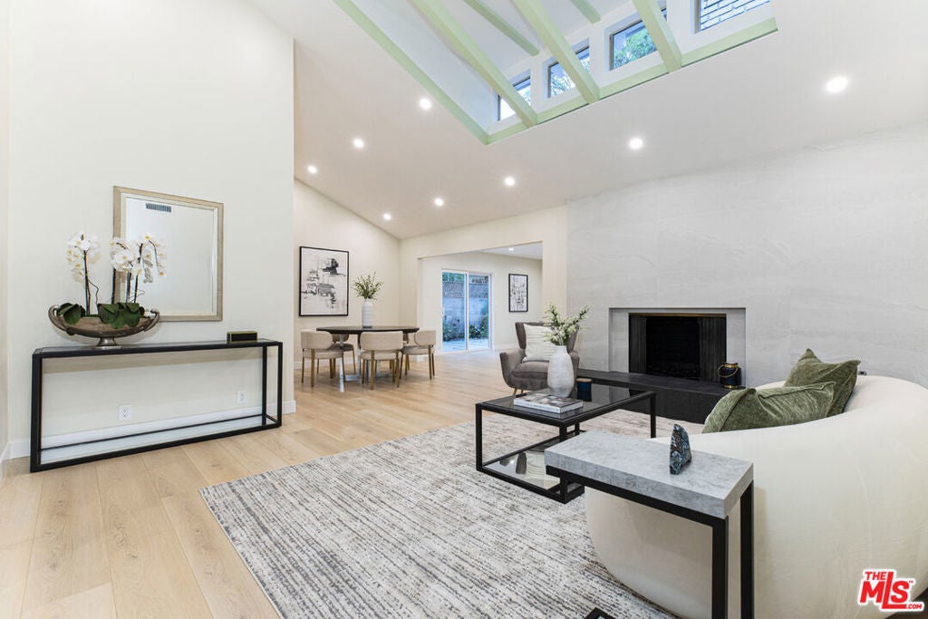 Photo of Listing #24416621