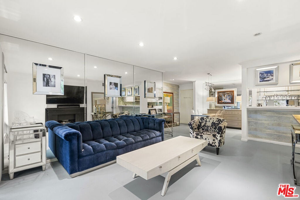 Photo of Listing #24419665