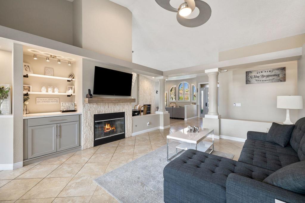 406 Oakmont Drive, Palm Desert