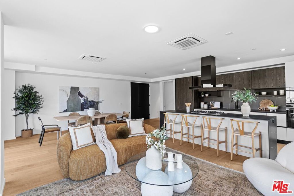 Photo of Listing #24402455