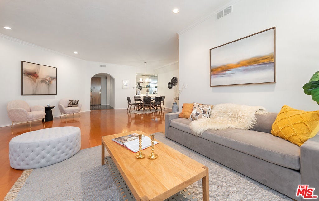 Photo of Listing #24420237