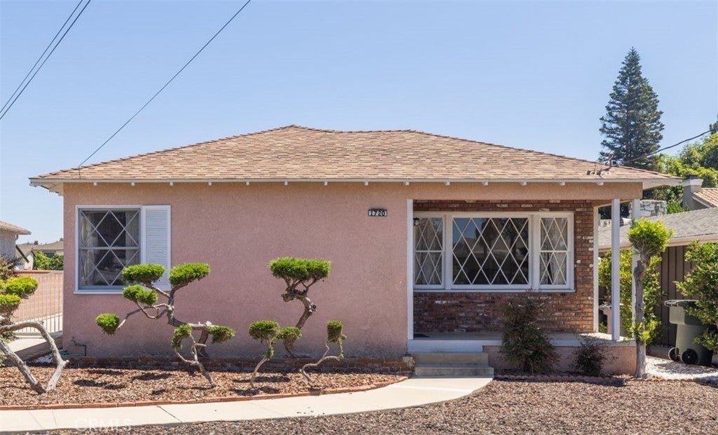 1720 Iris Avenue