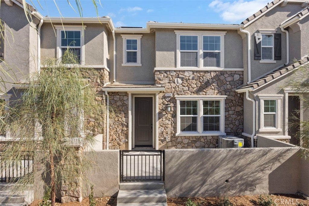 Photo of Listing #IV24178056