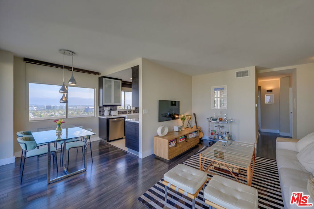 Photo of Listing #24434355