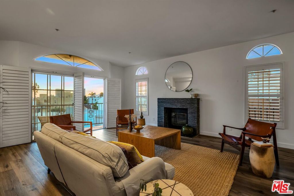 Photo of Listing #24435553