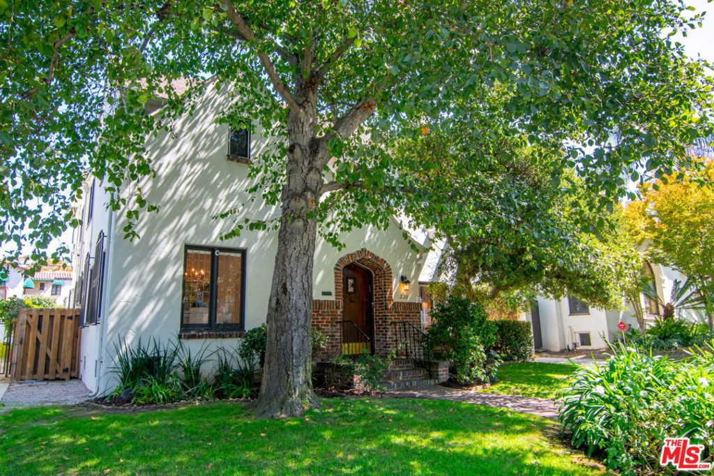 Photo of Listing #24437975