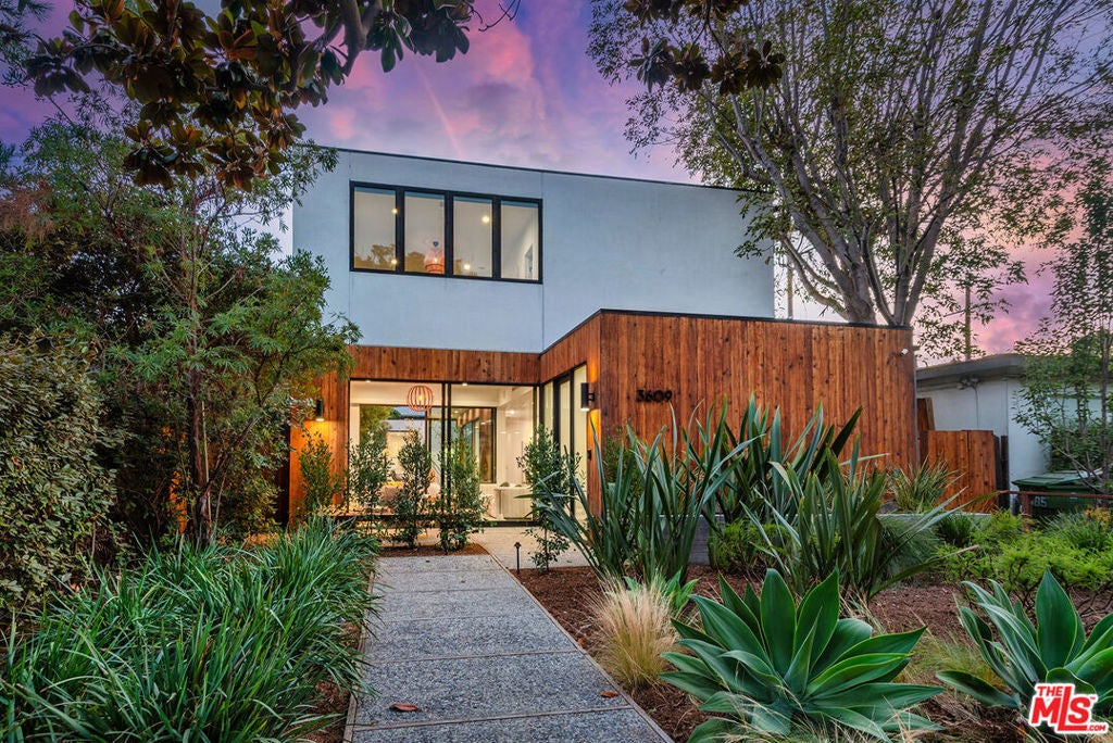 Photo of Listing #24438497