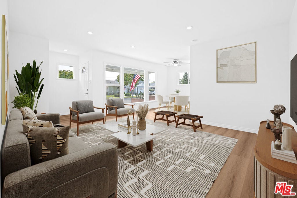 Photo of Listing #24439805