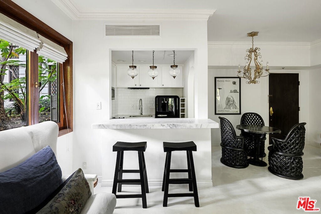 Photo of Listing #24440375