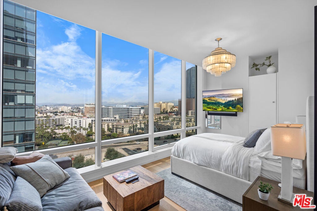 Photo of Listing #24443555