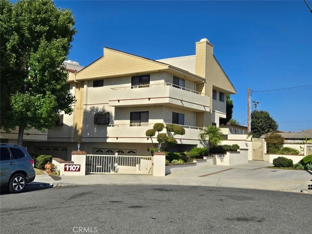 1107 W 158th Street 2d, Gardena.