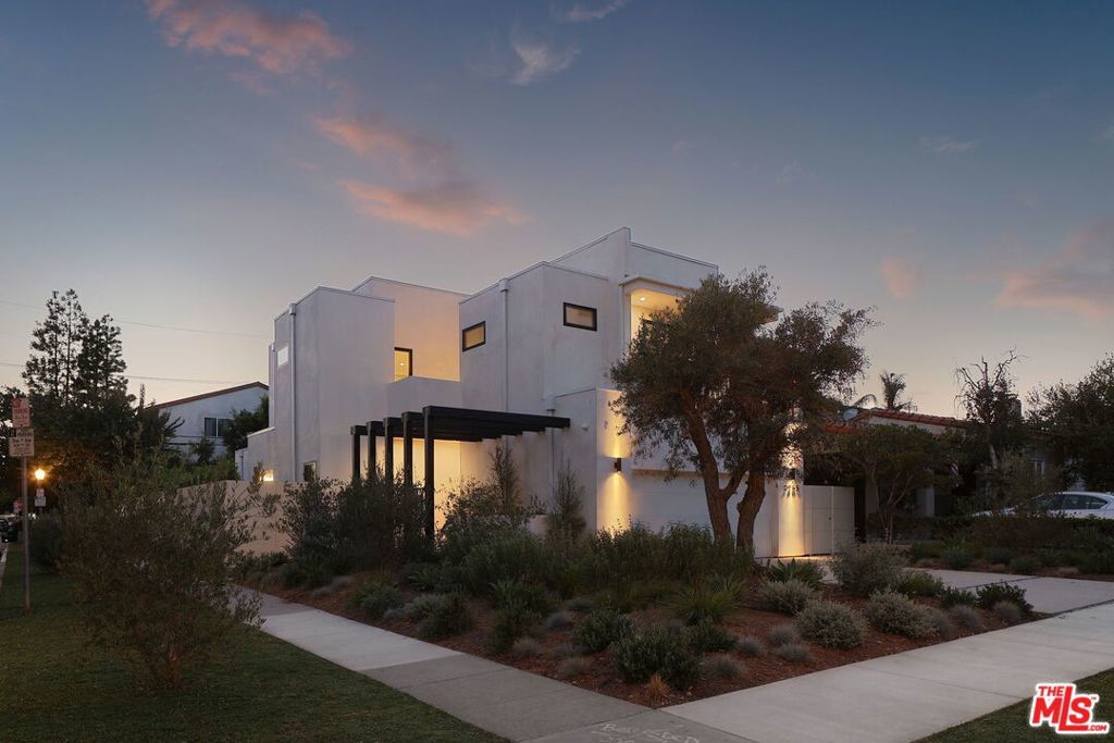 Photo of Listing #24444903