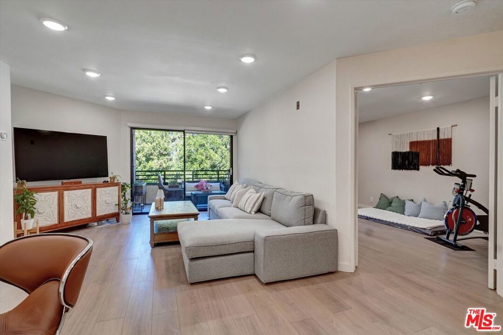 Photo of Listing #24445361