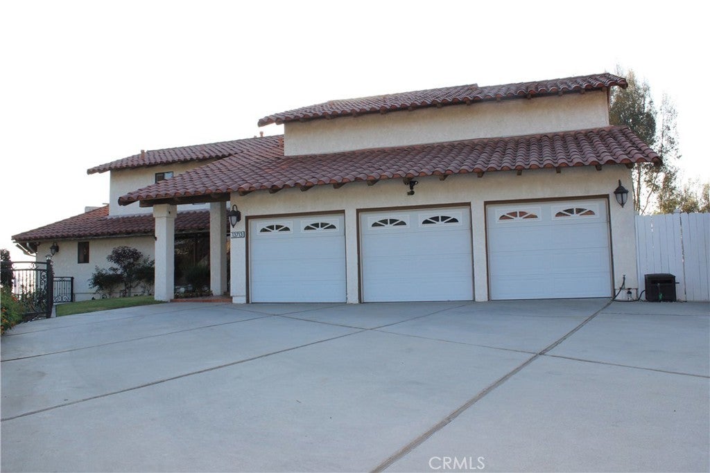 Photo of Listing #DW24187635