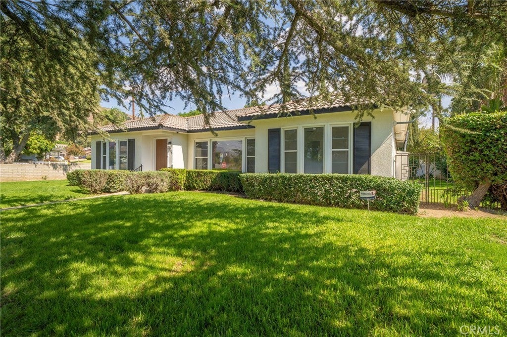 Photo of Listing #IV24205525