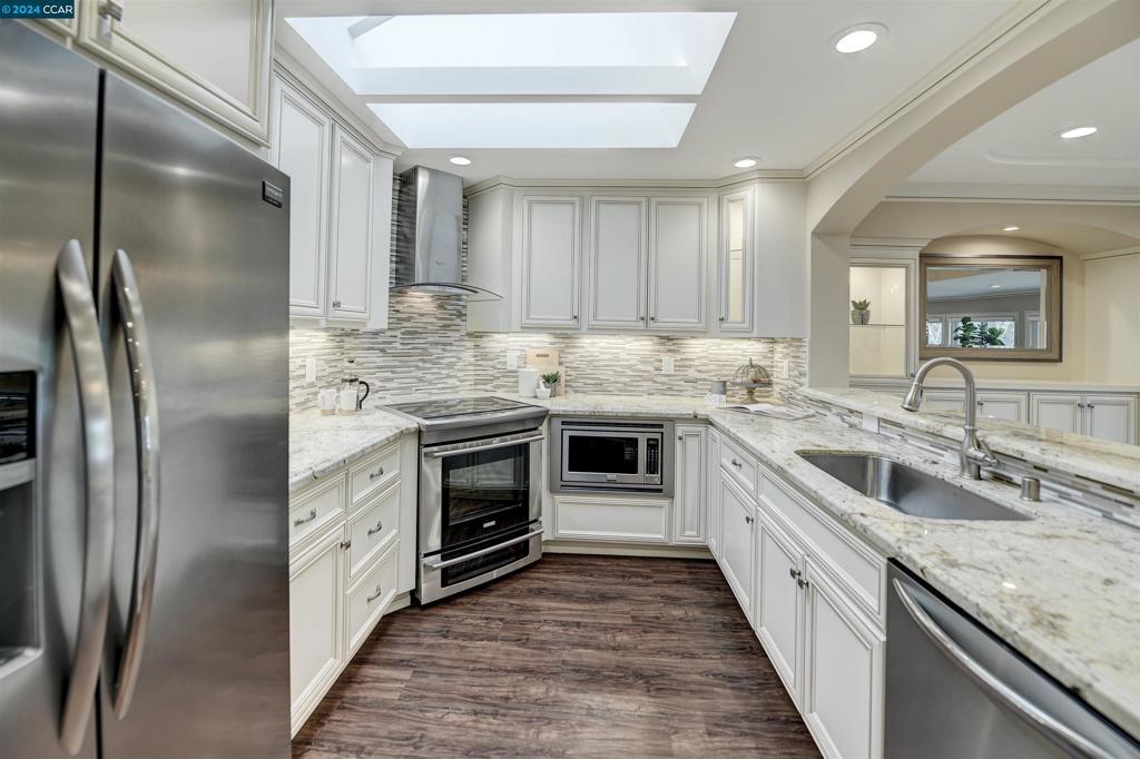 Photo of Listing #41075529