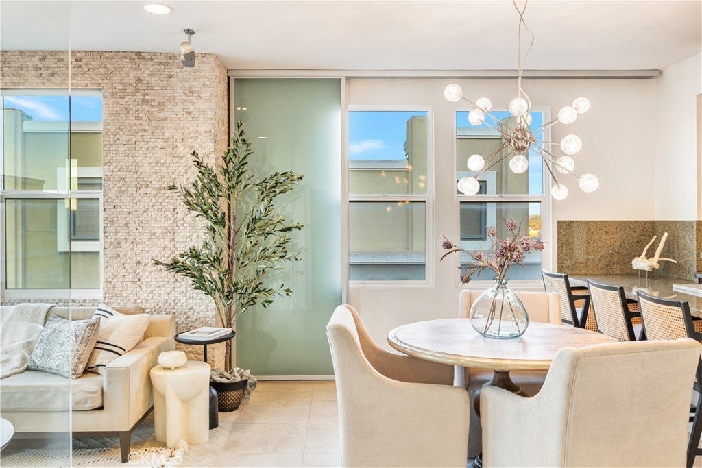 Photo of Listing #OC24208544