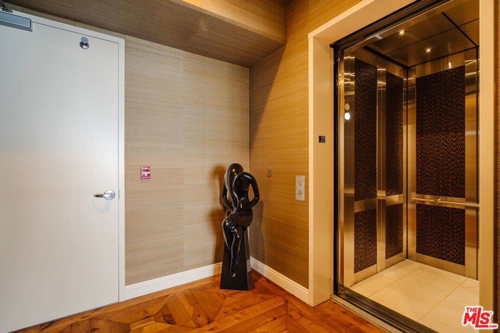 Photo of Listing #24452857