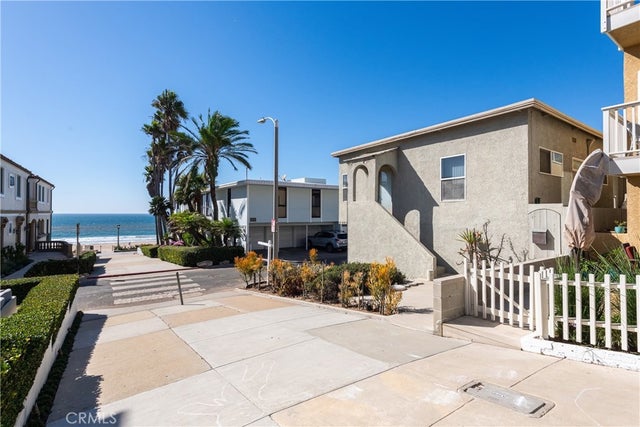 113 25th Street, Manhattan Beach.