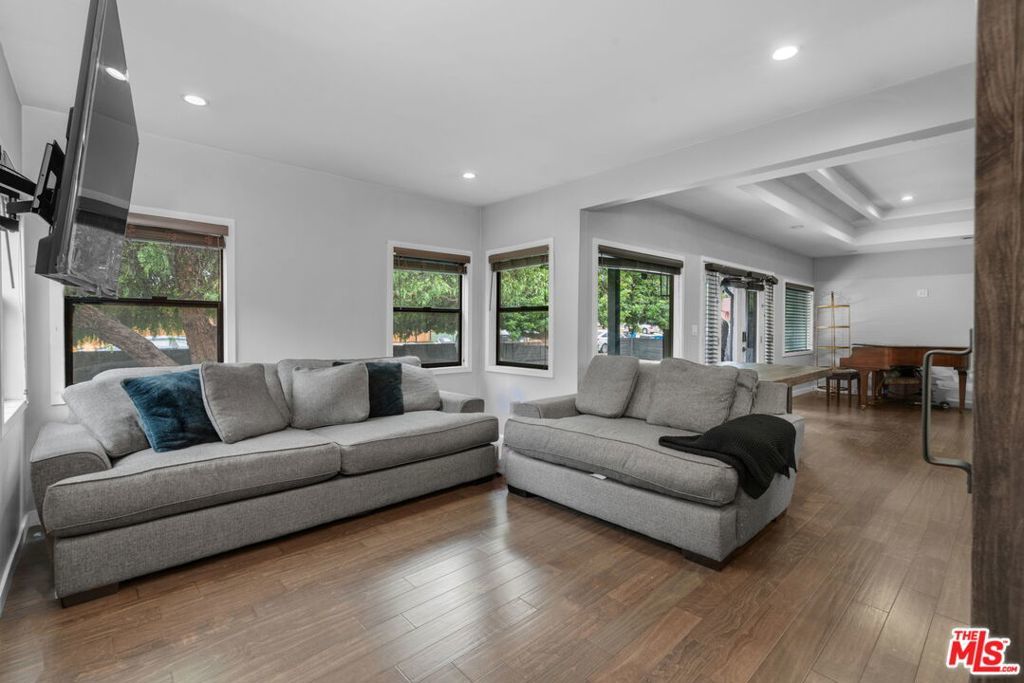 Photo of Listing #24454421