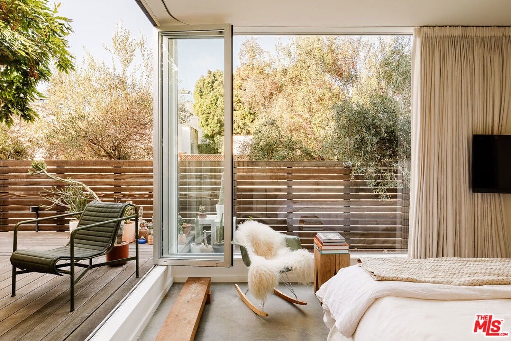 Photo of Listing #24442193