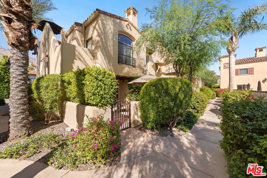 232 Villorrio Drive, Palm Springs