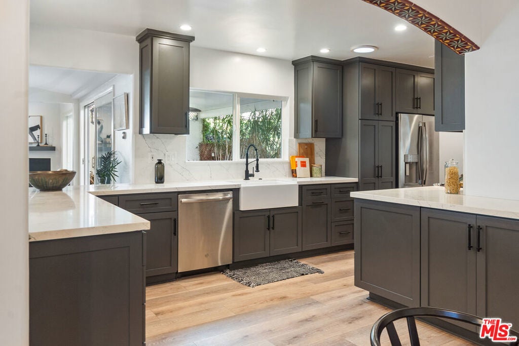 Photo of Listing #24456743