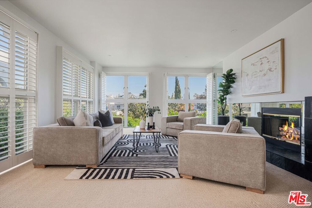 Photo of Listing #24455375