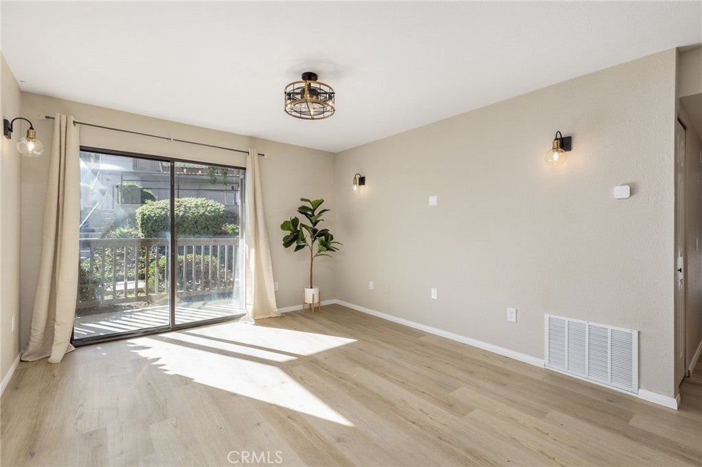 Photo of Listing #IG24219396