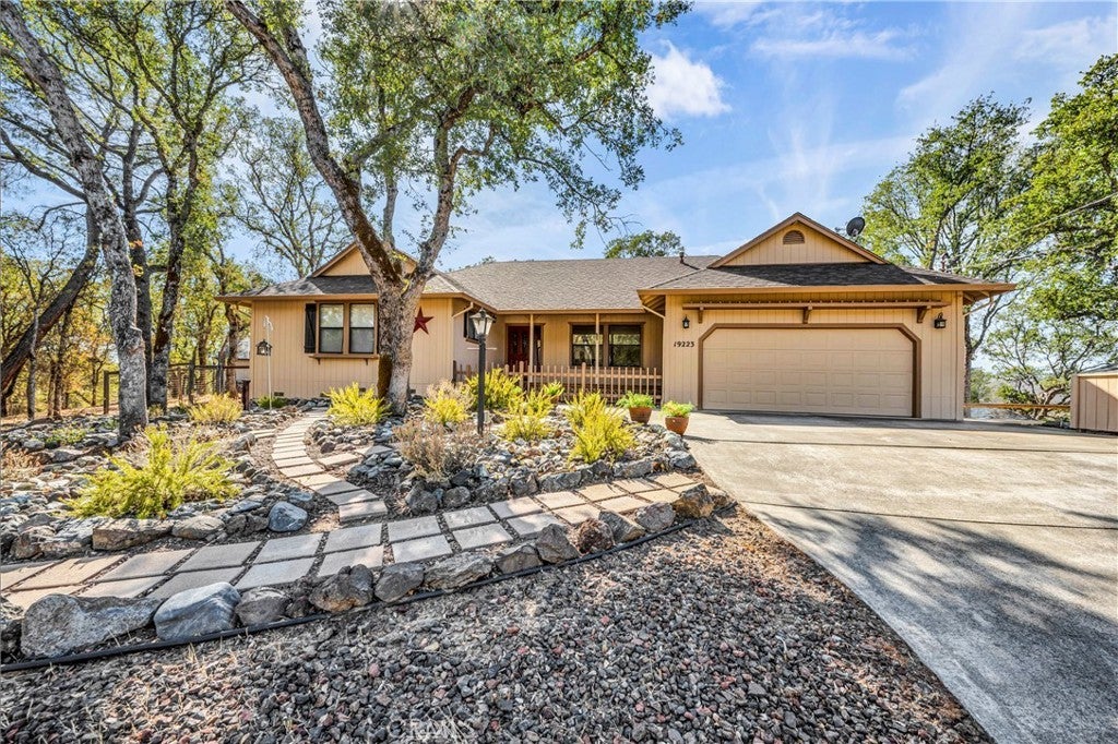 Photo of Listing #LC24223571