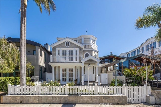 404 8th Street, Manhattan Beach.