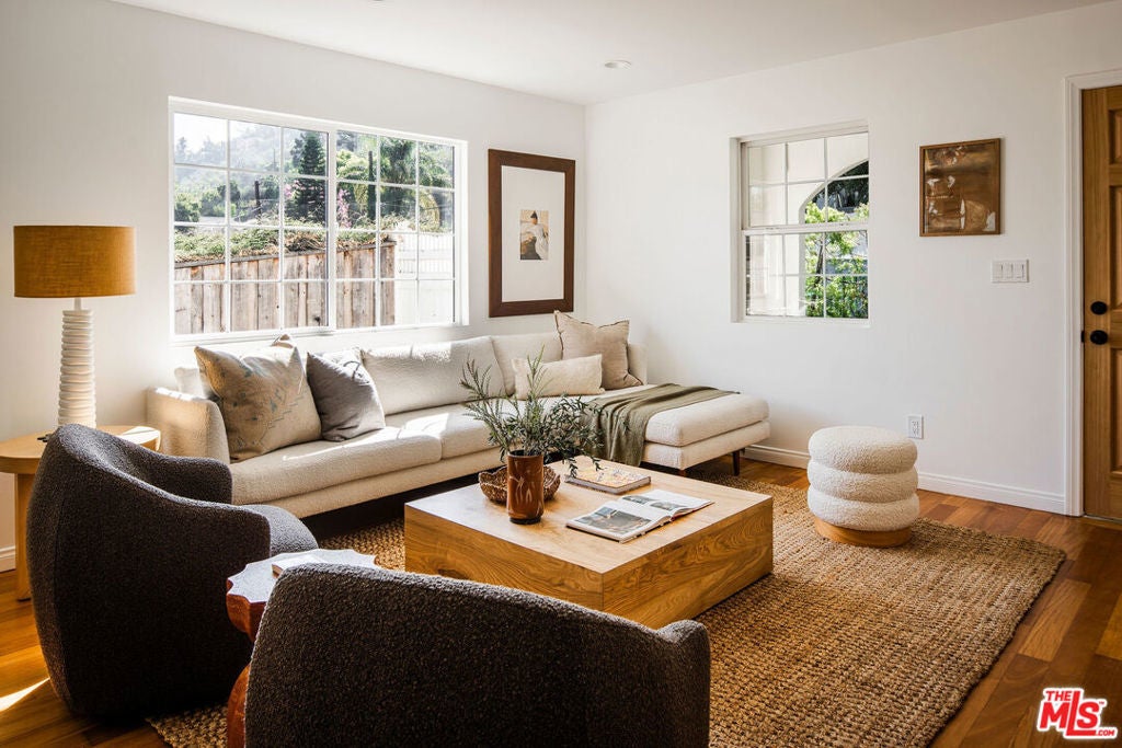 Photo of Listing #24455359