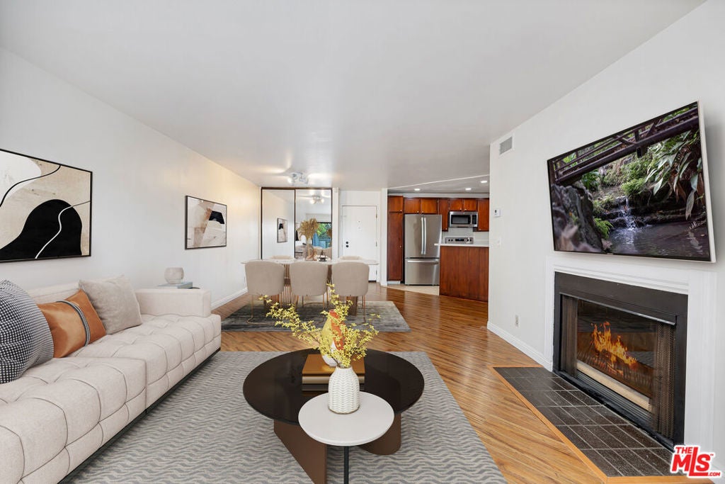 Photo of Listing #24459371