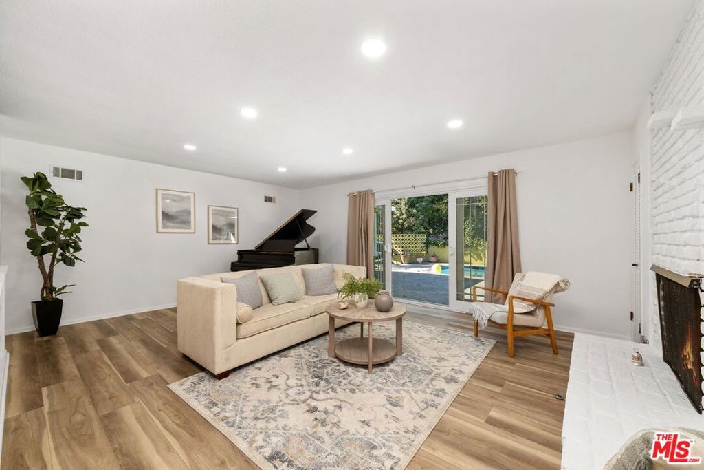 Photo of Listing #24461057