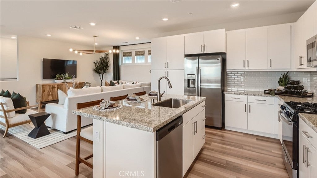 Photo of Listing #SW24229568