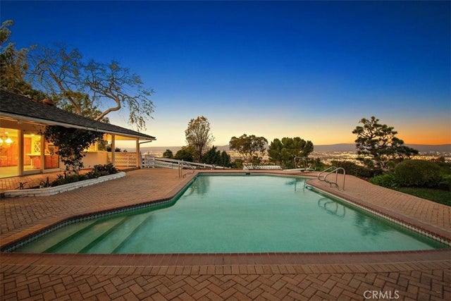 13 Chuckwagon Road, Rolling Hills.