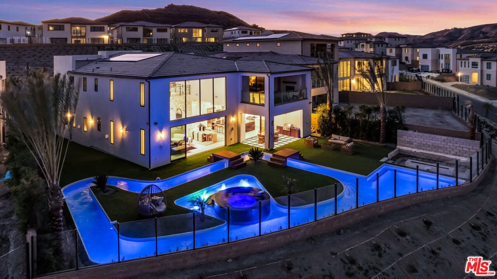 Photo of Listing #24460241