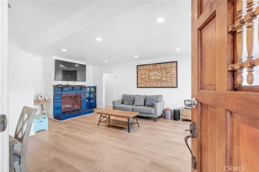 Photo of Listing #DW24229074