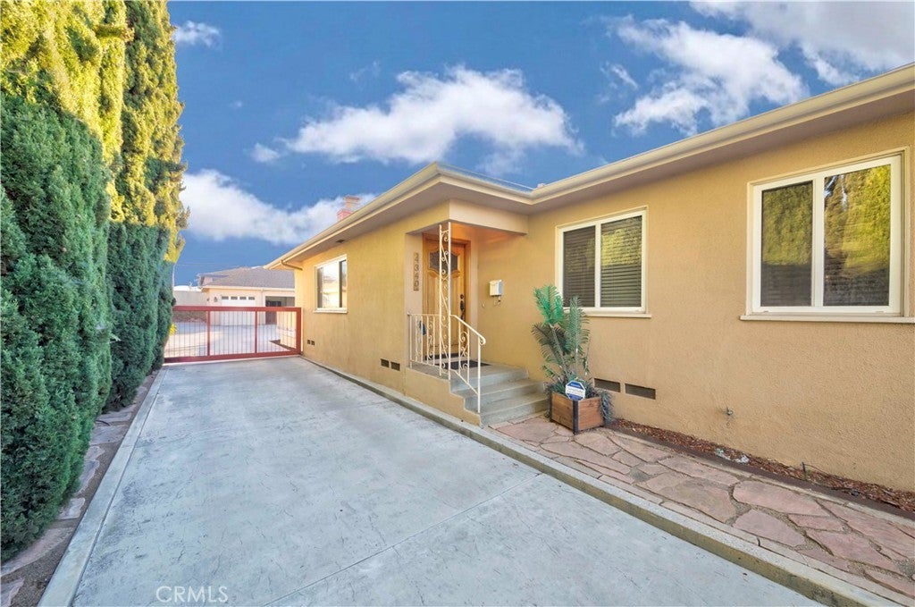 Photo of Listing #PV24229453