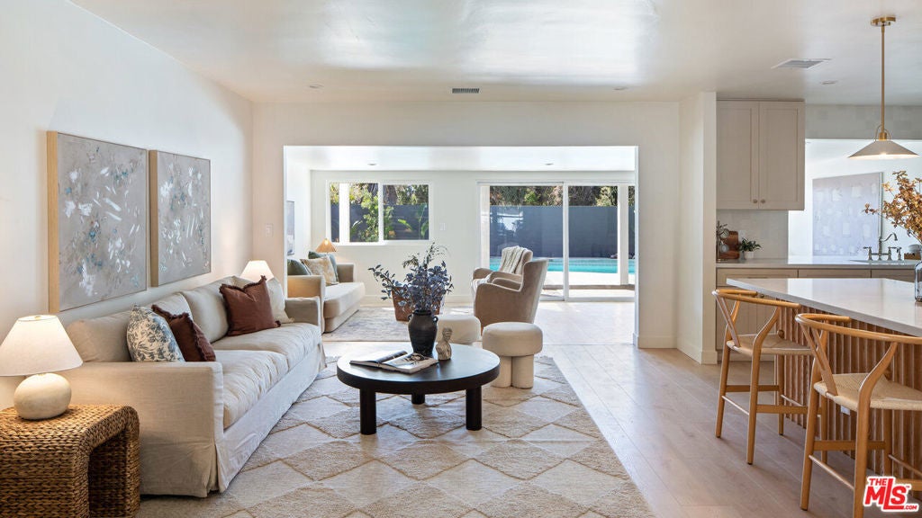 Photo of Listing #24452817