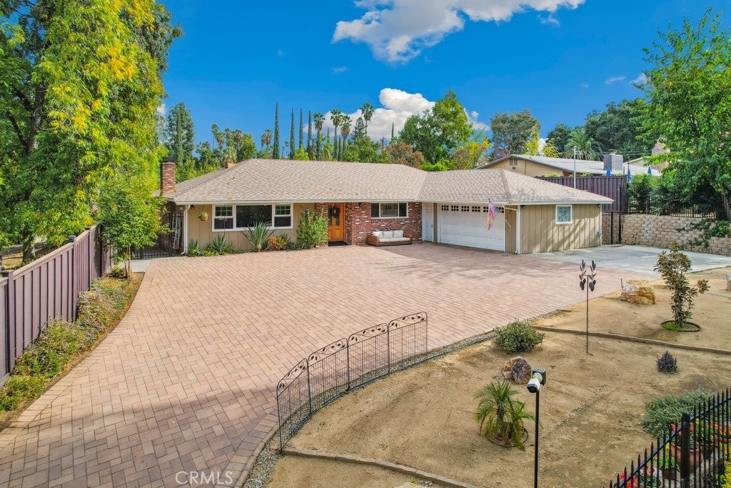 Photo of Listing #IV24230653