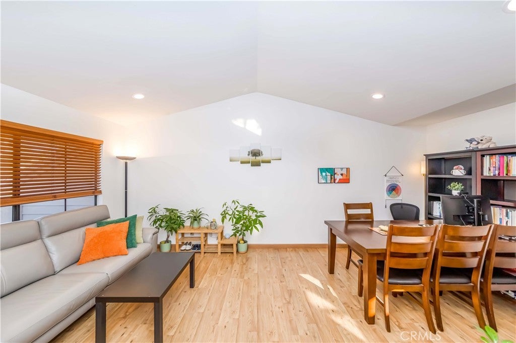 Photo of Listing #DW24233767