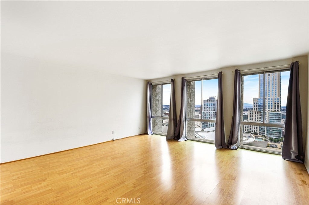 Photo of Listing #DW24234217