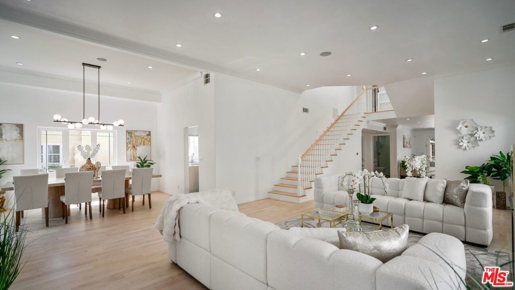 Photo of Listing #24463835