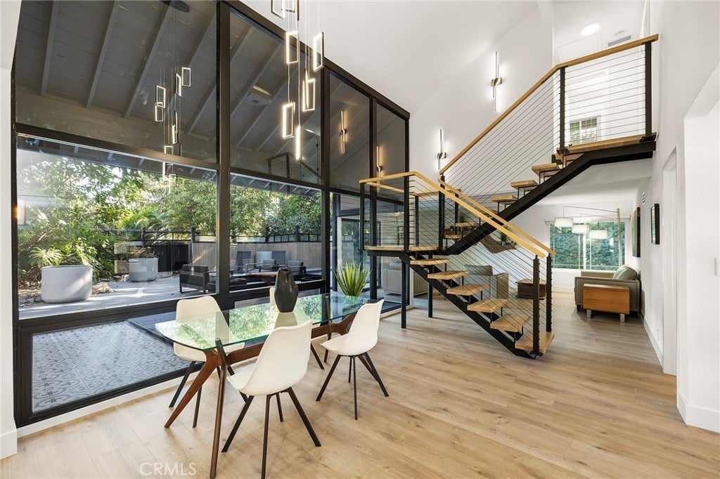 Photo of Listing #IV24237044