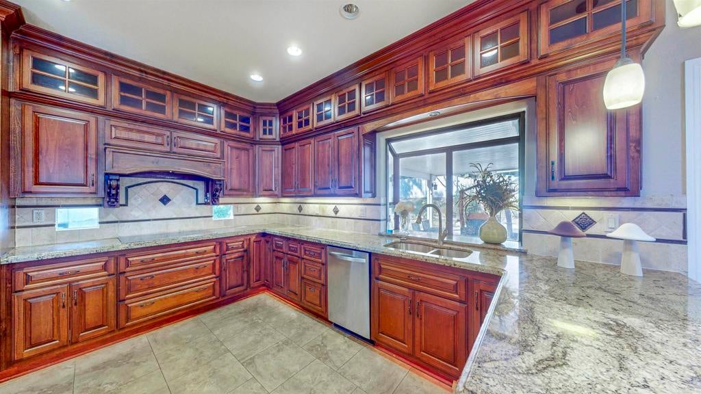 Photo of Listing #PTP2407175