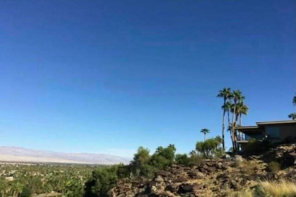 2106 Southridge Dr Drive, Palm Springs