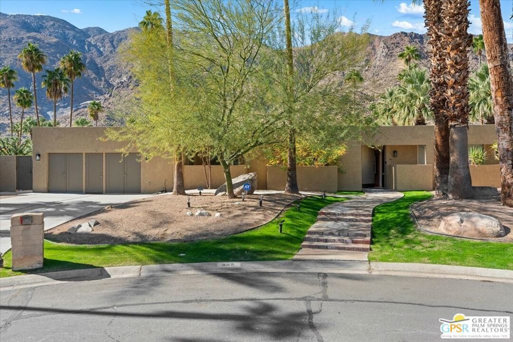 985 Tuxedo Circle, Palm Springs